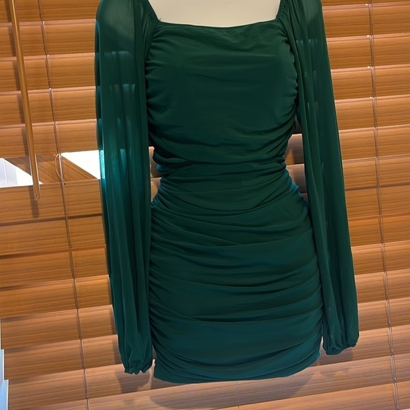 Like new, Ruched body con mini dress - Picture 5 of 6